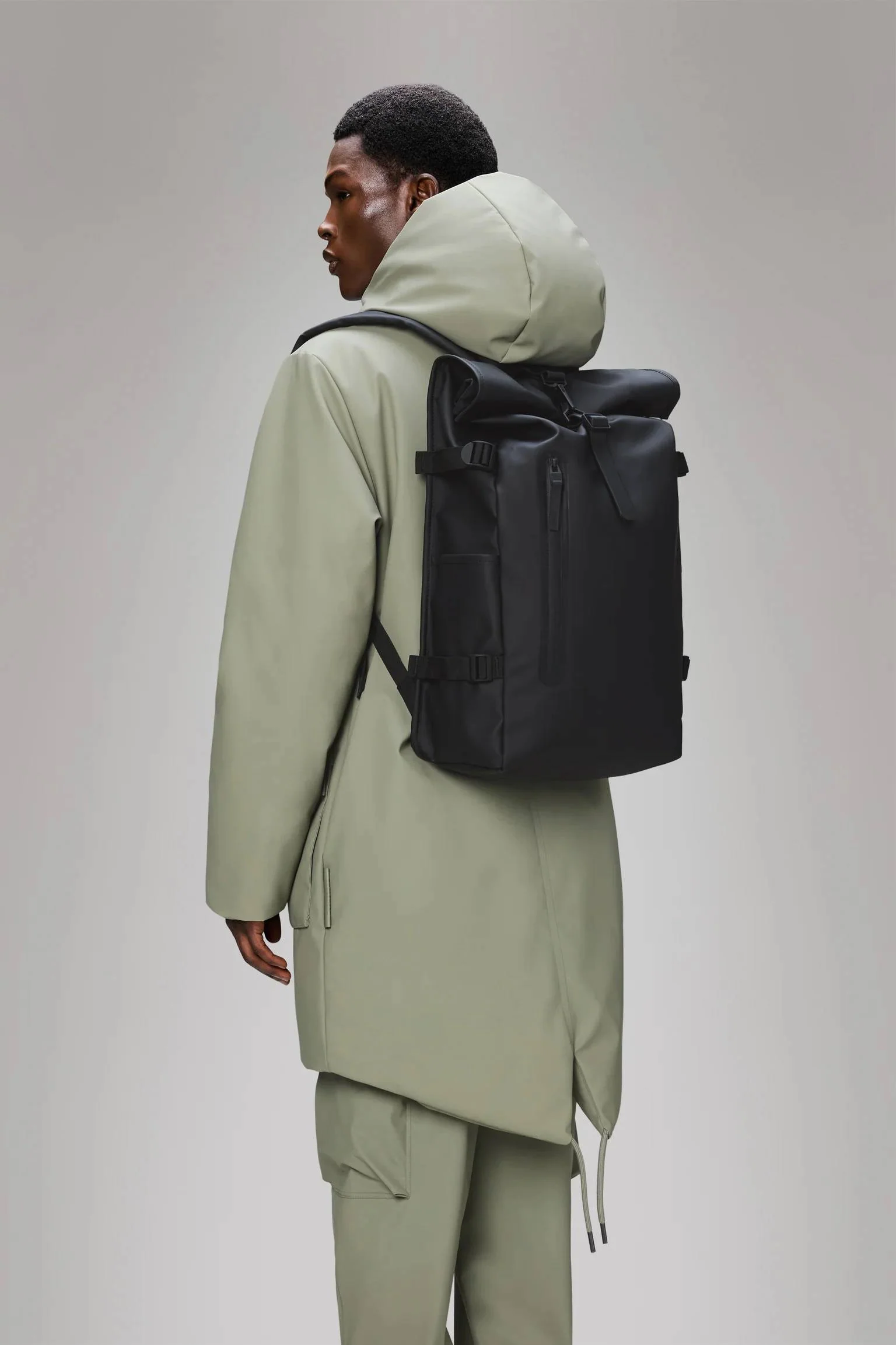 Rains Rolltop Rucksack Large W3 (Black) - Image 2